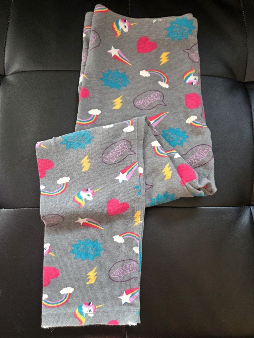 Wonder Nation Gray Unicorn & Rainbow Leggings with Pink Hearts